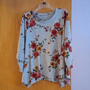 Woman's Top - Gray w/Floral